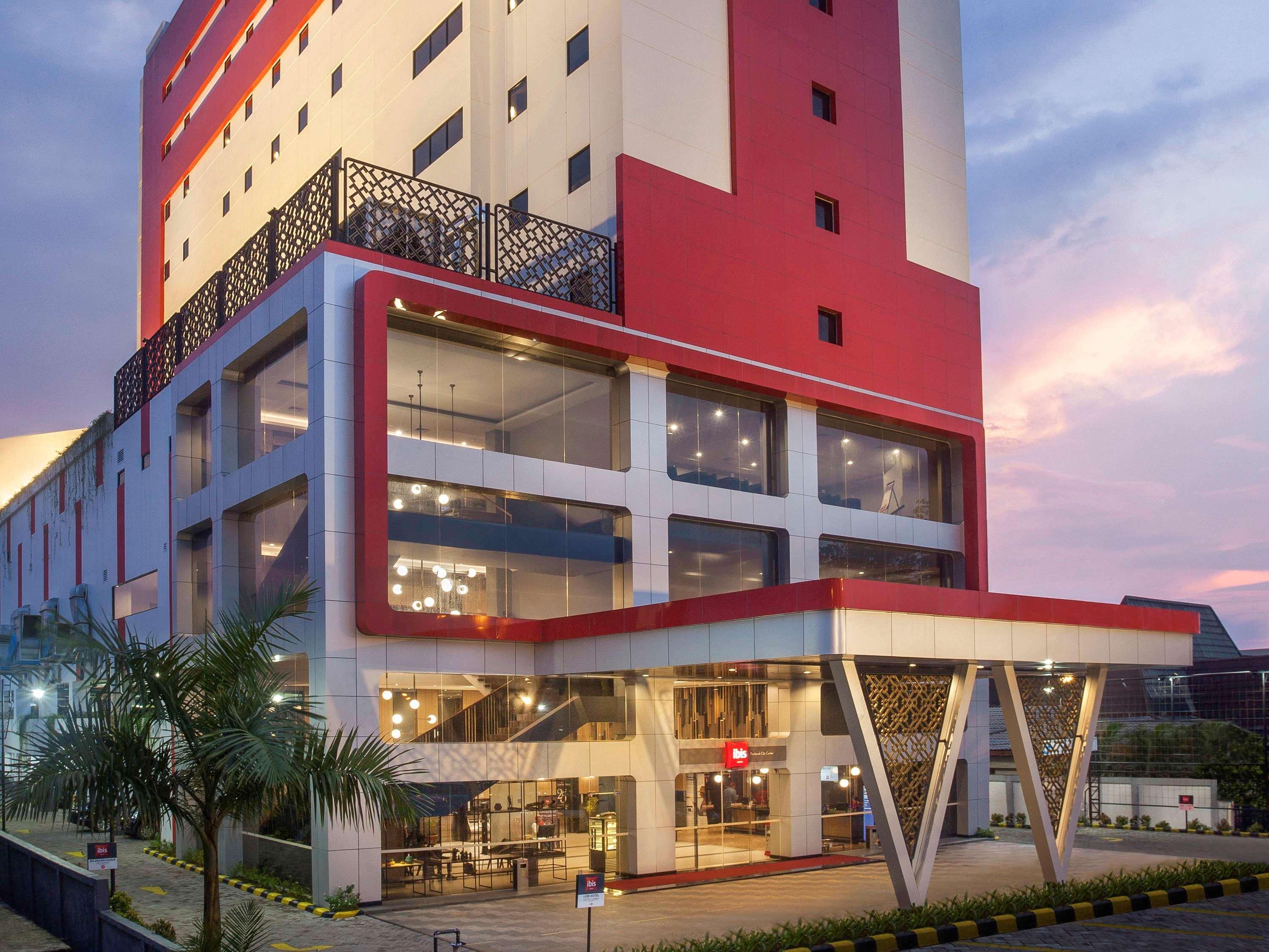 Ibis Pontianak City Center Esterno foto