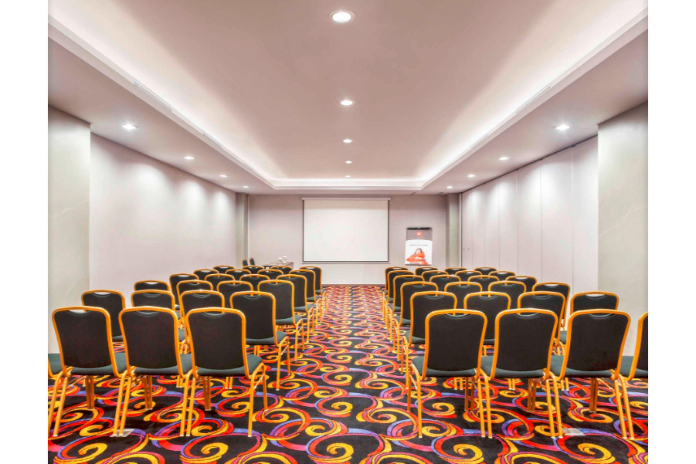 Ibis Pontianak City Center Esterno foto