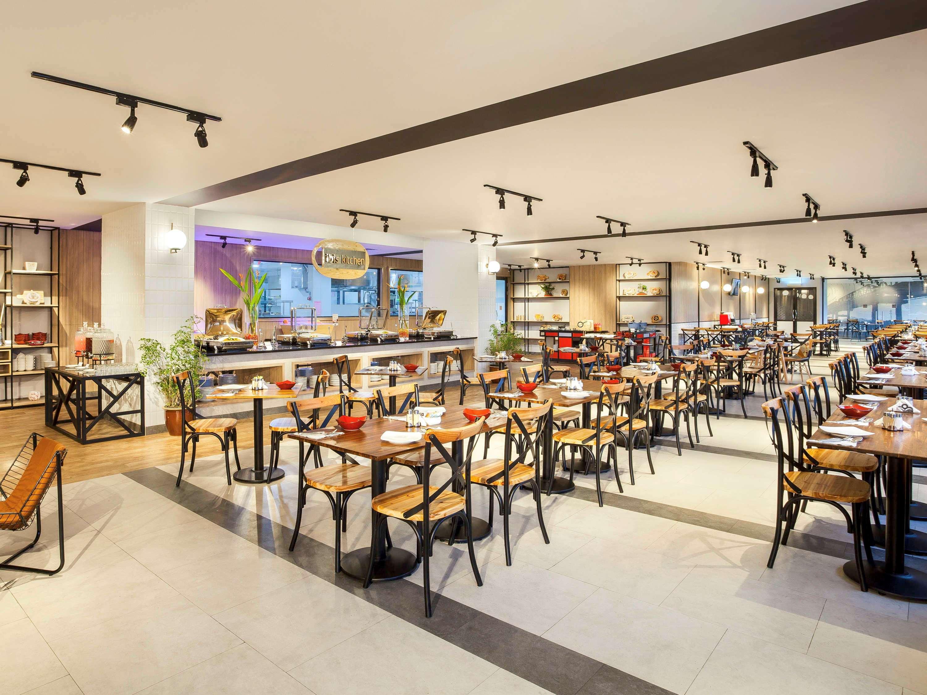 Ibis Pontianak City Center Esterno foto