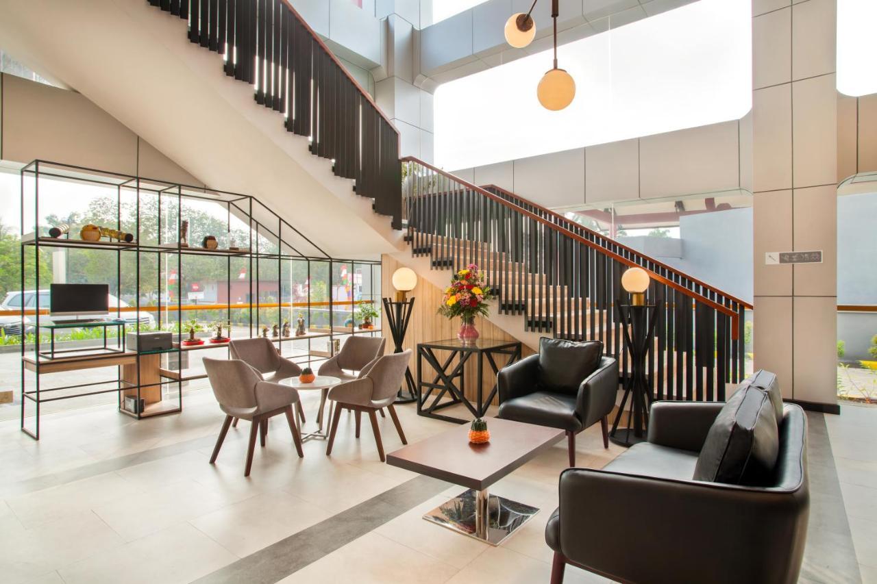 Ibis Pontianak City Center Esterno foto
