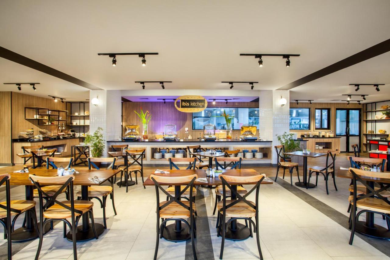 Ibis Pontianak City Center Esterno foto
