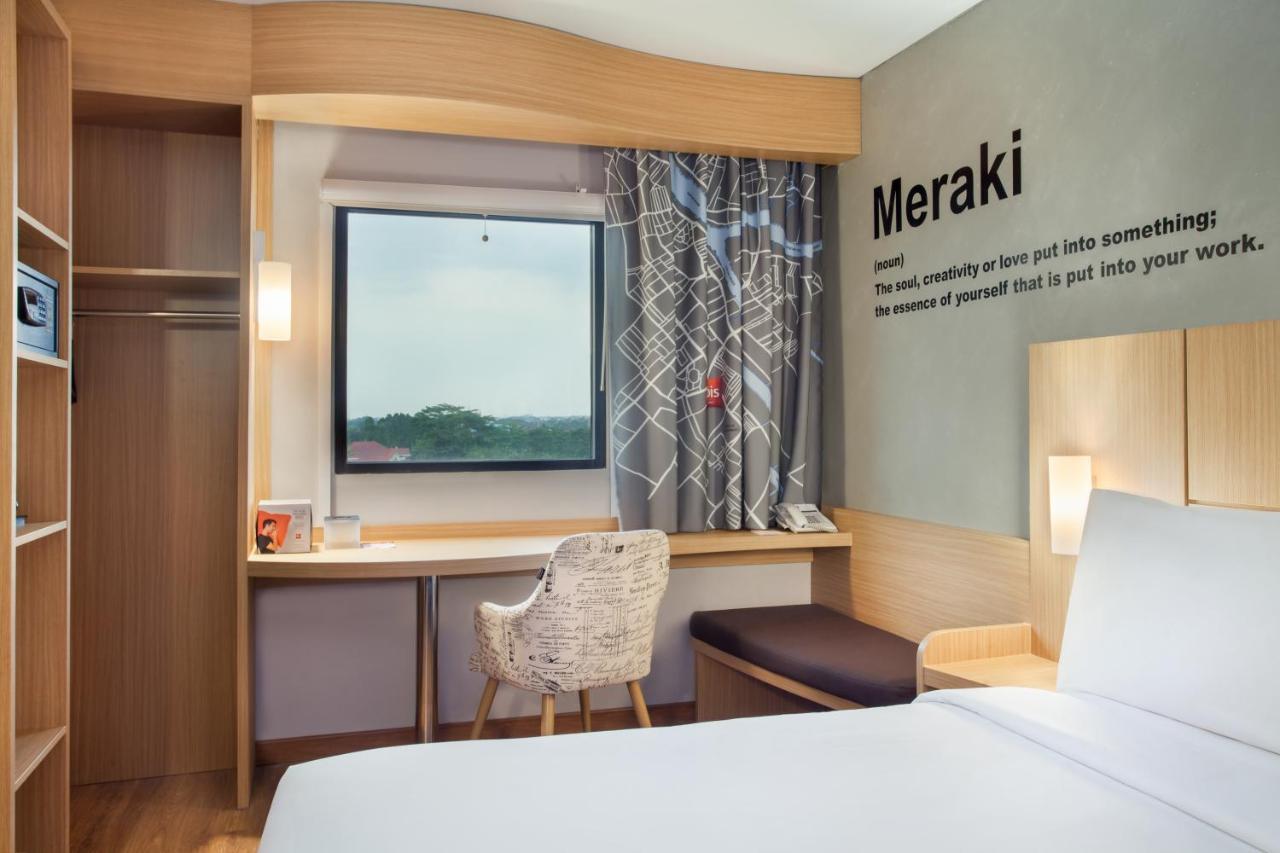 Ibis Pontianak City Center Esterno foto