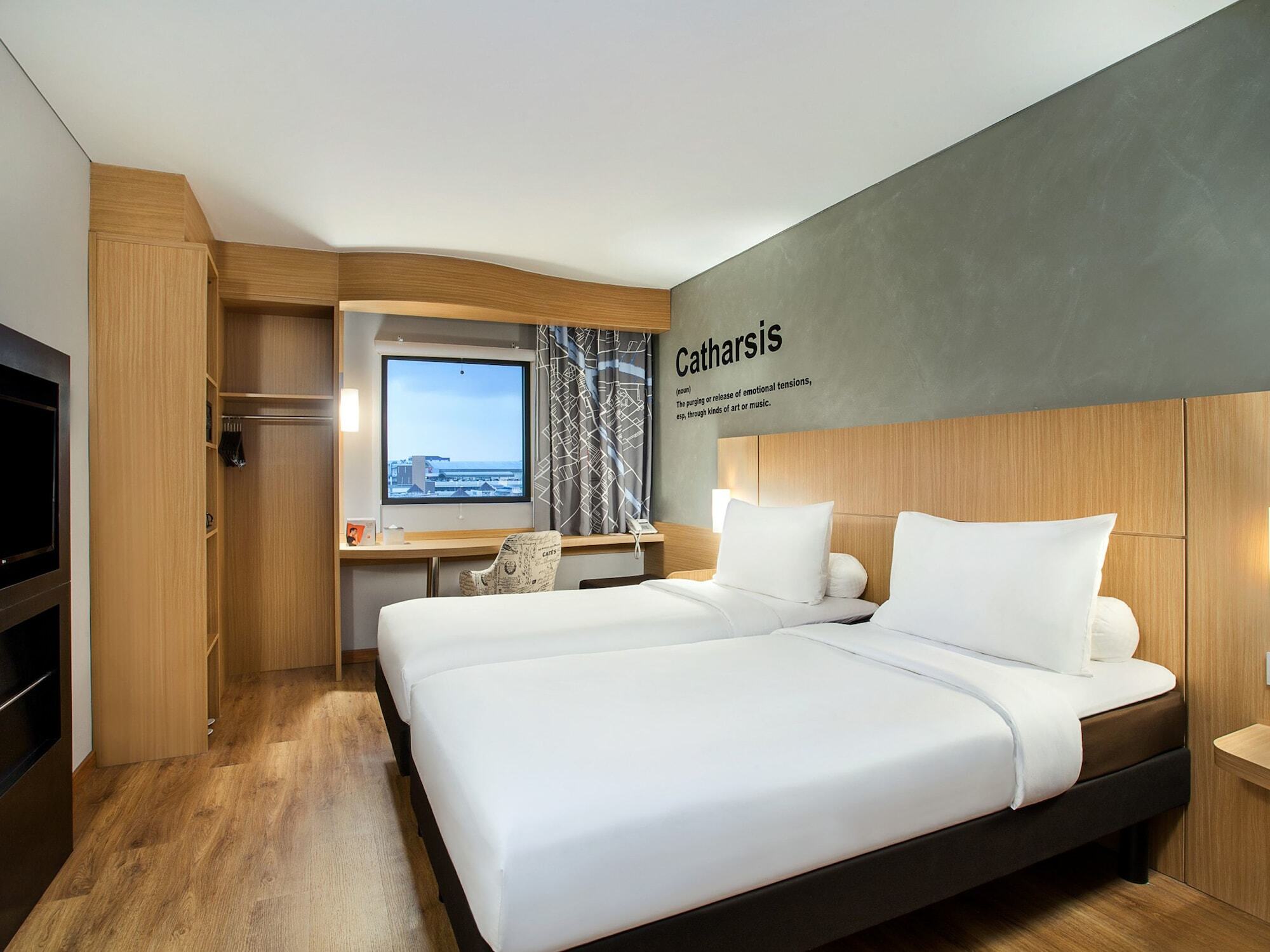 Ibis Pontianak City Center Esterno foto
