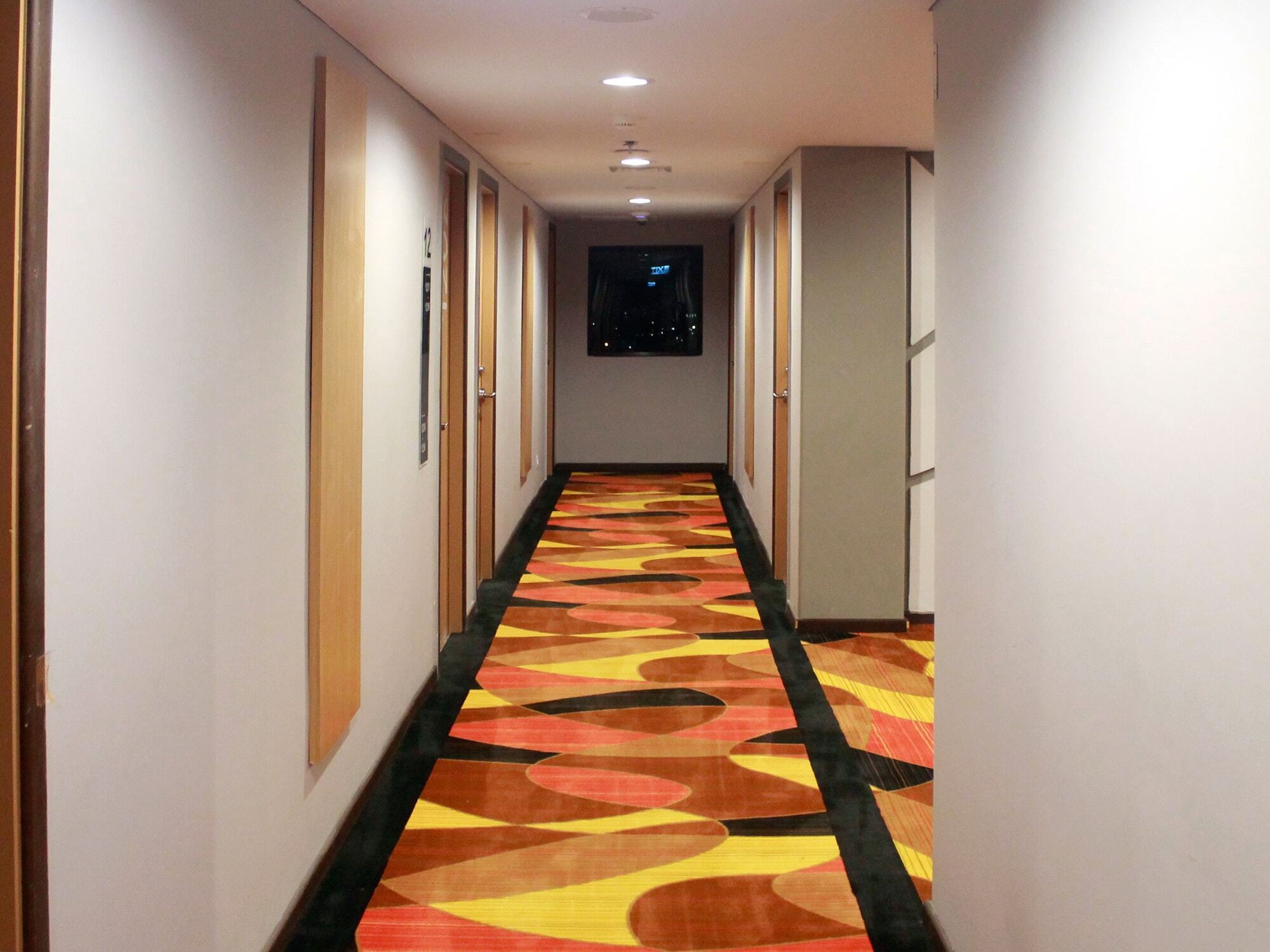 Ibis Pontianak City Center Esterno foto