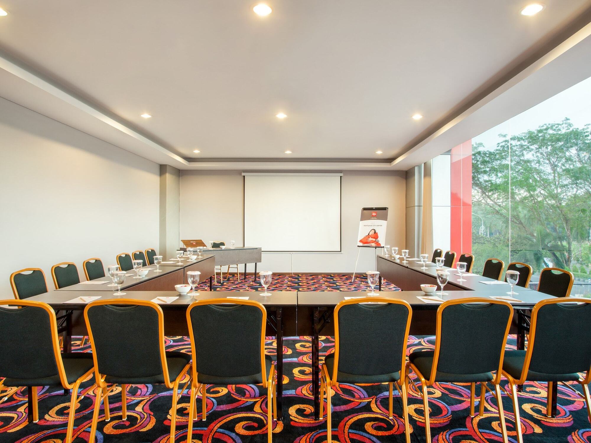 Ibis Pontianak City Center Esterno foto