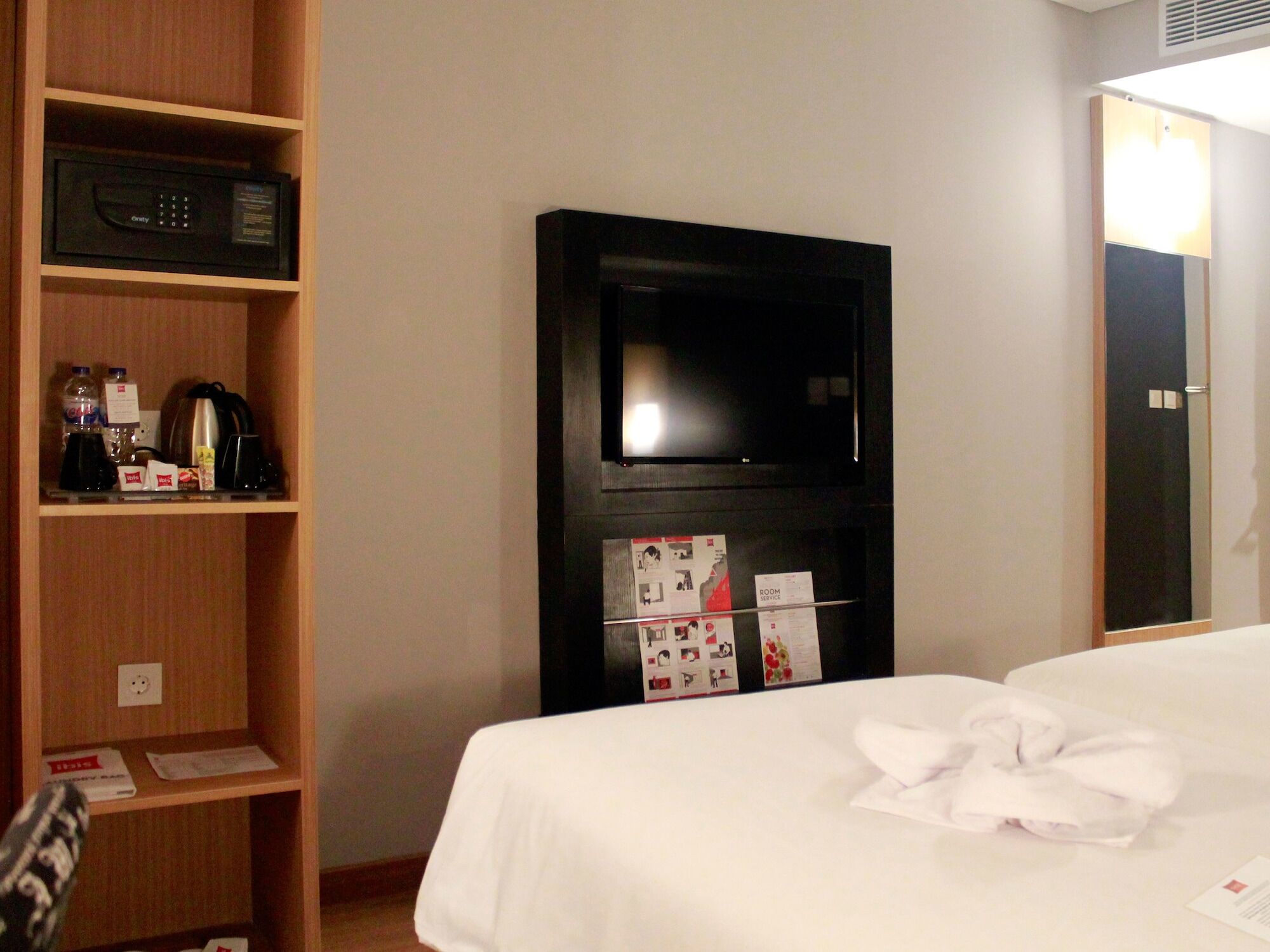Ibis Pontianak City Center Esterno foto