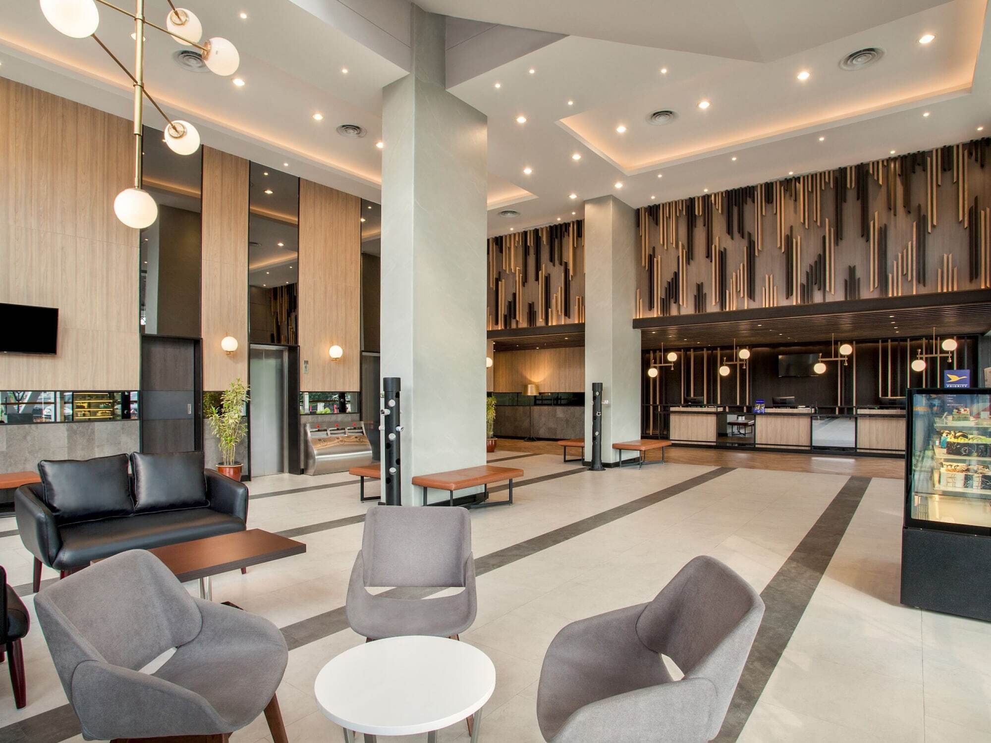 Ibis Pontianak City Center Esterno foto